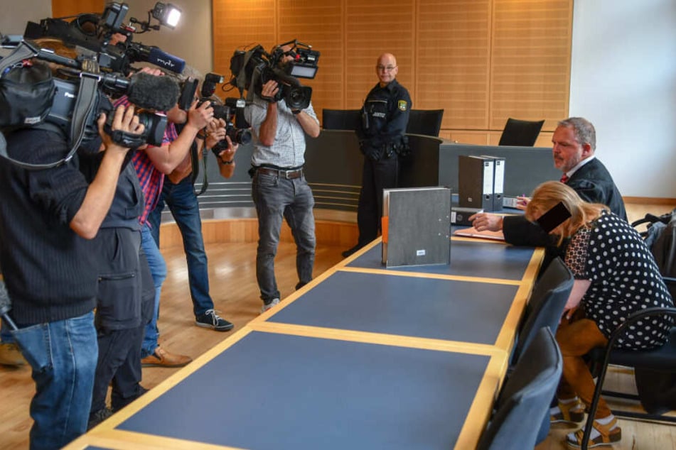 Das Medieninteresse an dem heimtückischen Fall war groß. Ihr Verteidiger ist Rechtsanwalt Christoph Wolters.