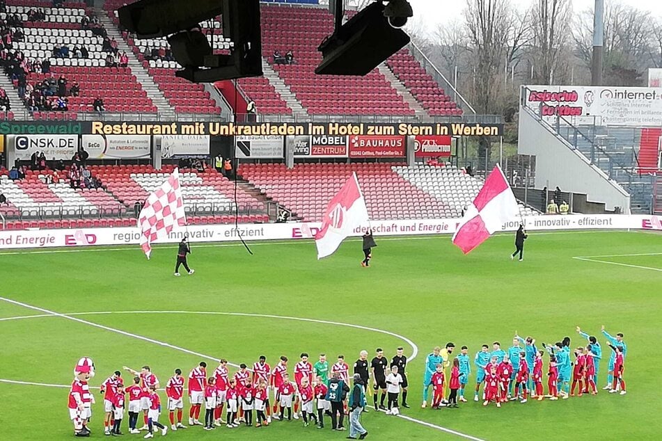 Speziell auf der Osttribüne war am Samstag wenig los.