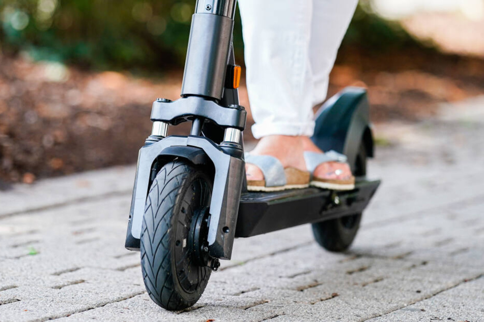 Wer betrunken auf dem E-Scooter erwischt wird, kann seinen Führerschein verlieren. (Symbolbild)
