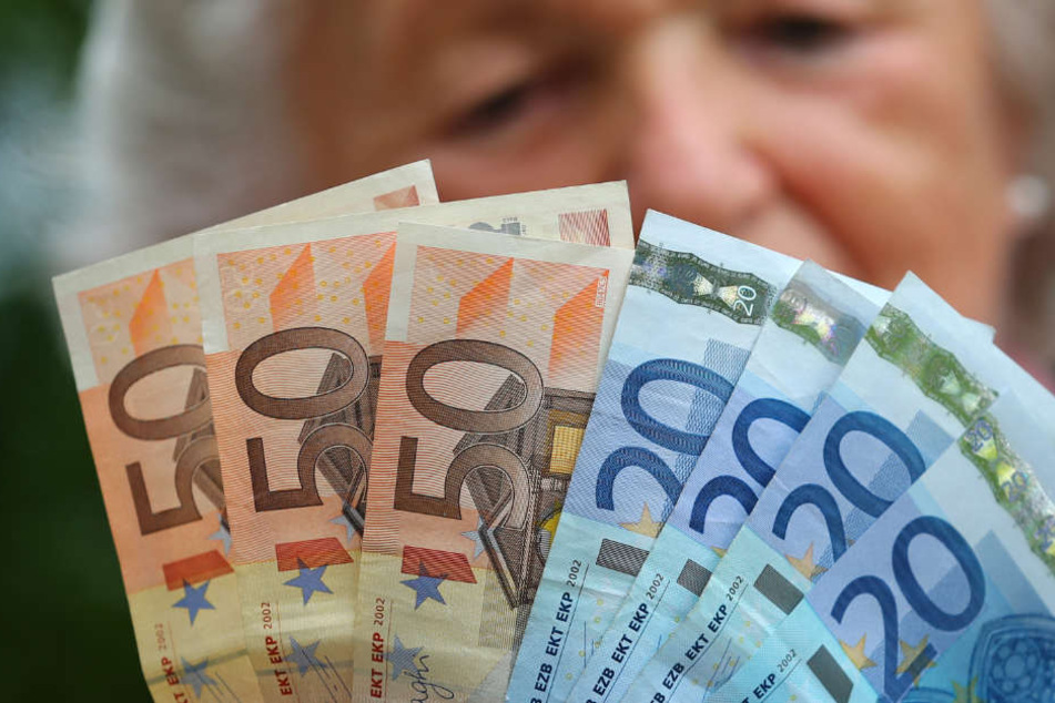 Die Sparkasse soll einen positiven Staffelzins mit dem aktuell negativen verrechnet haben. (Symbolbild)