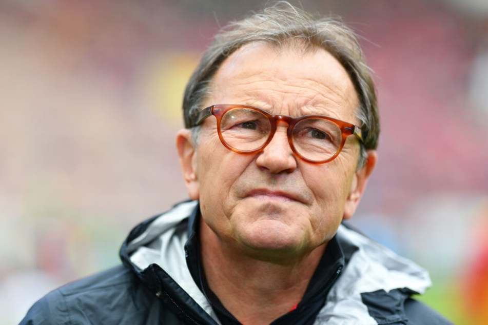 St. Paulis Technischer Direktor Ewald Lienen kann die Aufregung in der Thematik nicht verstehen.