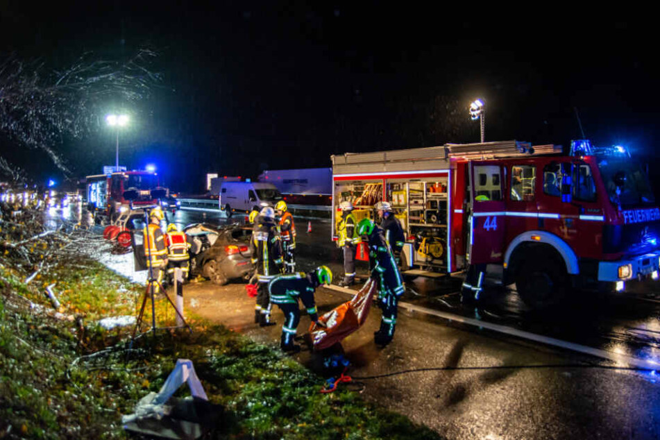Während der Bergungsmaßnahmen war nur eine Spur auf der A3 befahrbar.