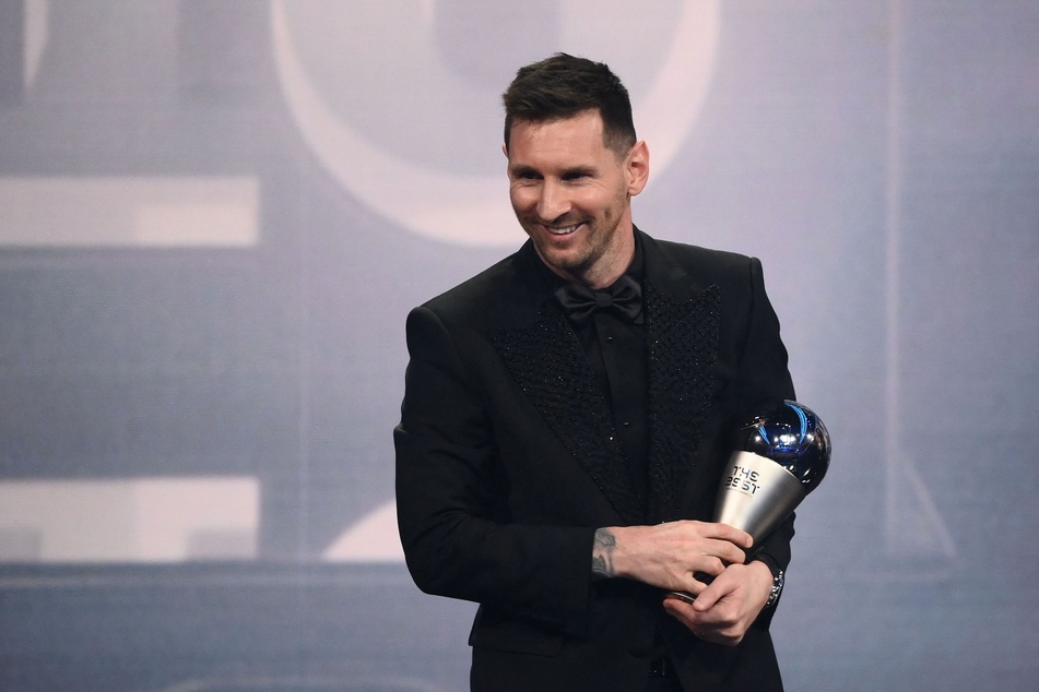 Wer auch sonst? PSG-Stürmer und Weltmeister Lionel Messi (35) wurde zum FIFA-Weltfußballer 2022 gewählt.