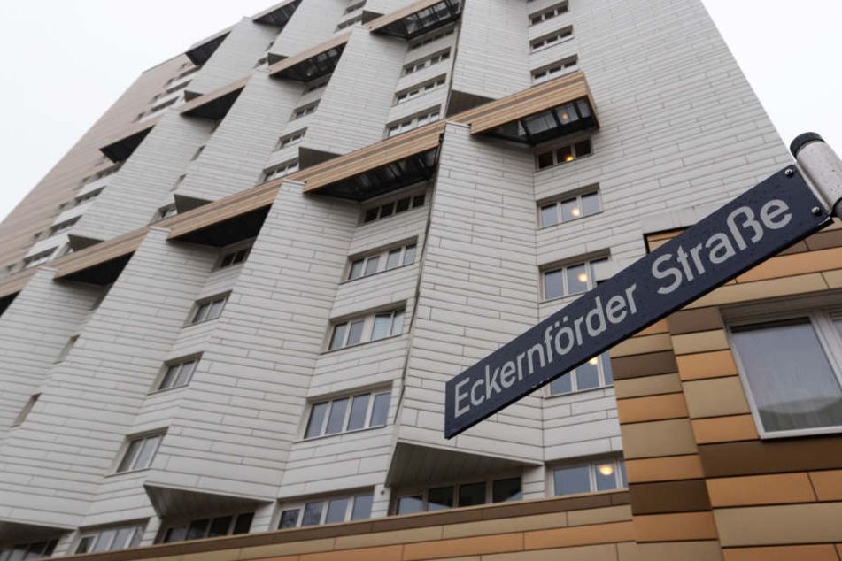 Die Frau starb in diesem Wohnhaus in der Eckernförder Straße.