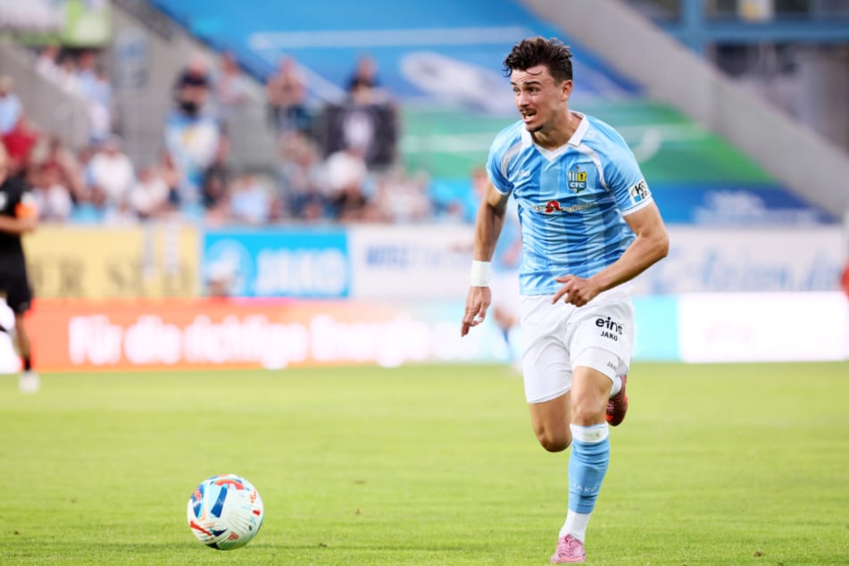 2023 wechselte der Offensivspieler Leon Damer (25) vom Halleschen FC nach Chemnitz.