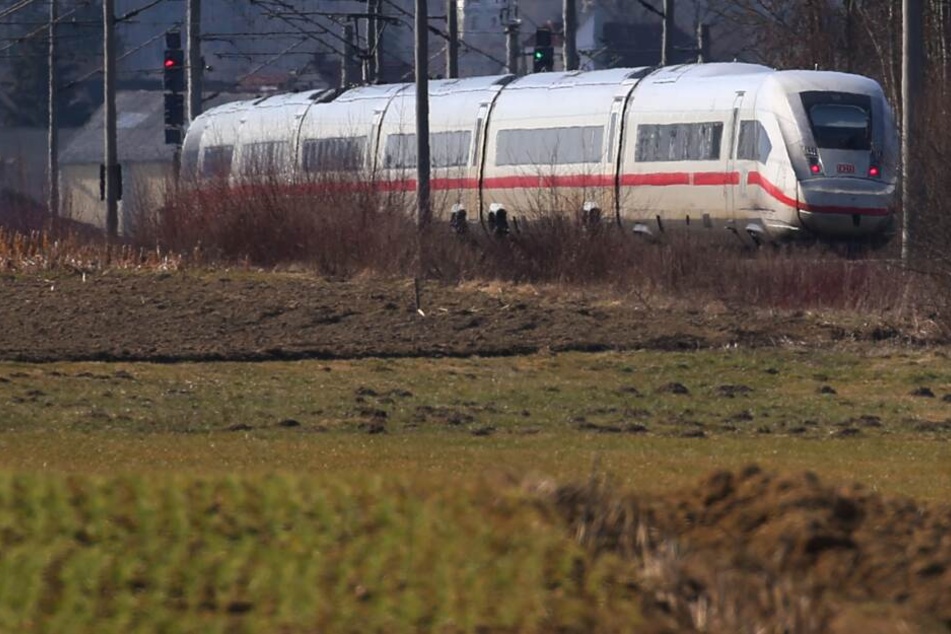 Der ICE musste außerplanmäßig stoppen.