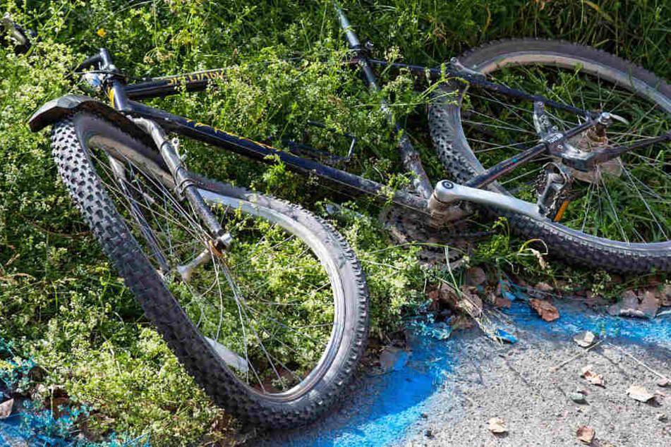 Das Bild zeigt das Fahrrad der verunglückten Bikerin.