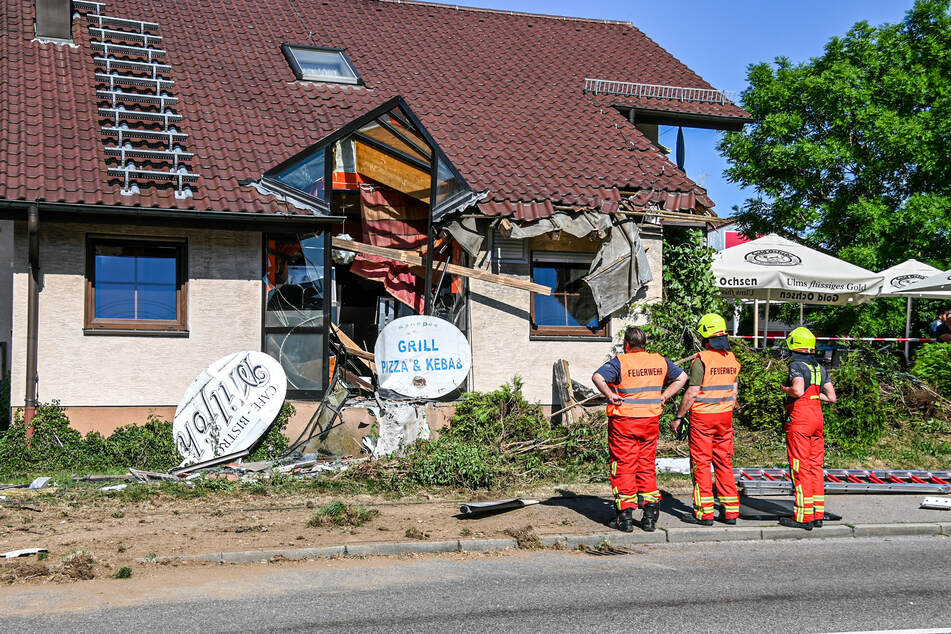 Ein Erker wurde durch den Unfall abgerissen.