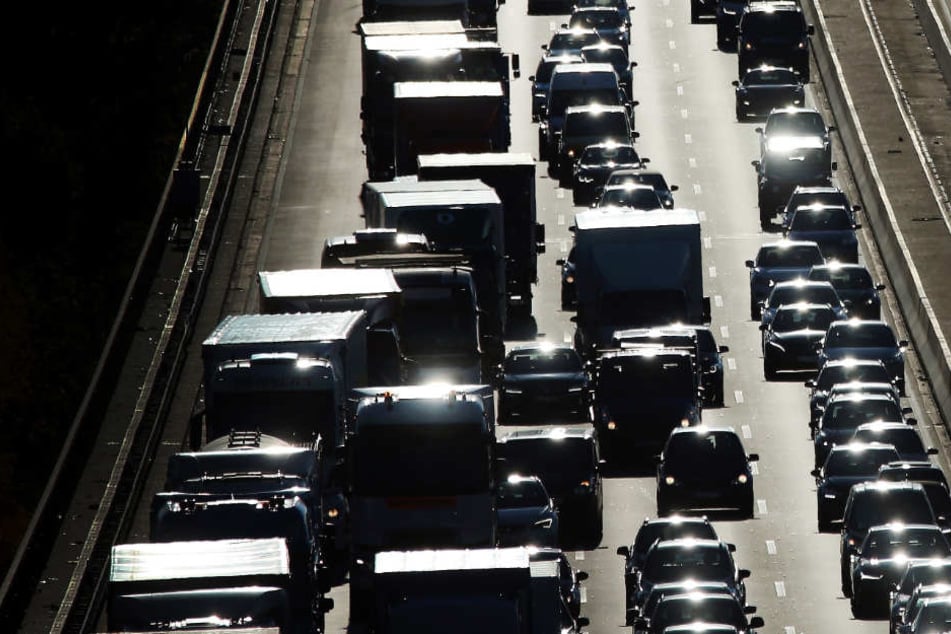 Autofahrer müssen sich auf Stau einstellen. (Symbolbild)