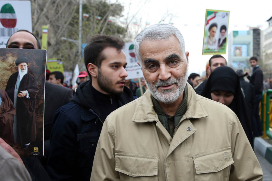 Soleimaniist nach Angaben der Medienstelle der vom Iran unterstützten irakischen Volksmobilisierungskräfte bei einem Raketenangriff nahe des Flughafens von Bagdad getötet worden.