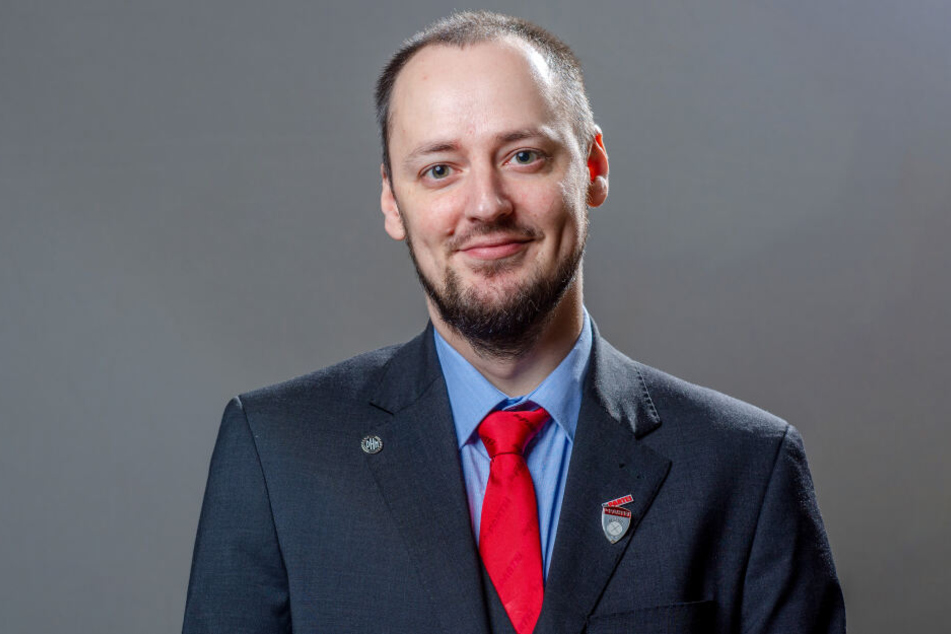 Stadtrat Sebastian Cedel (36, Die Partei) setzt sich für den Nazinotstand-Antrag 'Chemnitz du hast Rechte' ein.