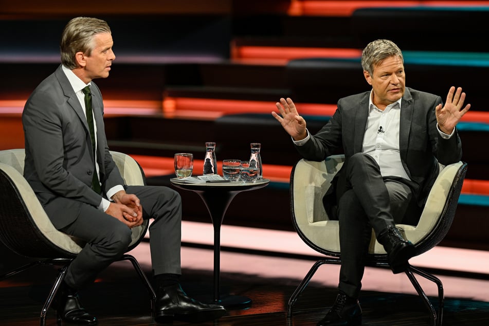 Über die seltsame Klatsch-Szene wollte Markus Lanz (55, l.) auch mit Wirtschaftsminister Robert Habeck (55, Grüne) reden.