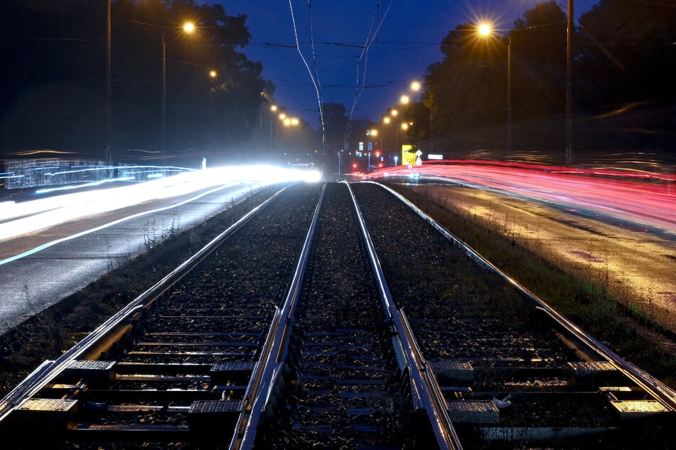 Mit beachtlichem Promille-Wert: Suff-Fahrerin bleibt in Bahngleisen stecken