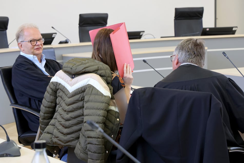 Am dritten Verhandlungstag im Prozess um den Tod des achtjährigen Fabian stand die Beziehung zwischen der Tatverdächtigen und dem Vater im Fokus.