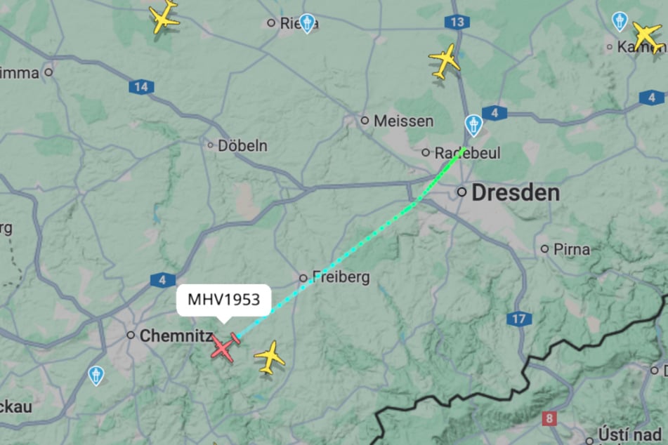 Das Flugzeug mit den Dynamos ist auf dem Weg nach St. Gallen.