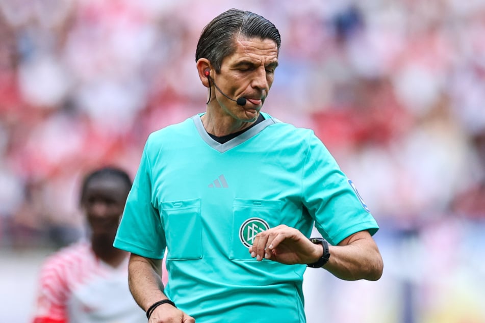 Top-Schiri Deniz Aytekin (47) wird das Bundesliga-Duell zwischen Union Berlin und dem HSV leiten. (Archivfoto)