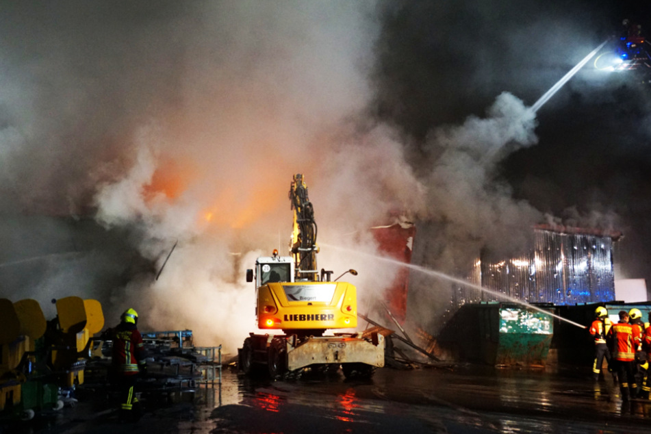 Die Feuerwehr war mit über 100 Mann im Einsatz.