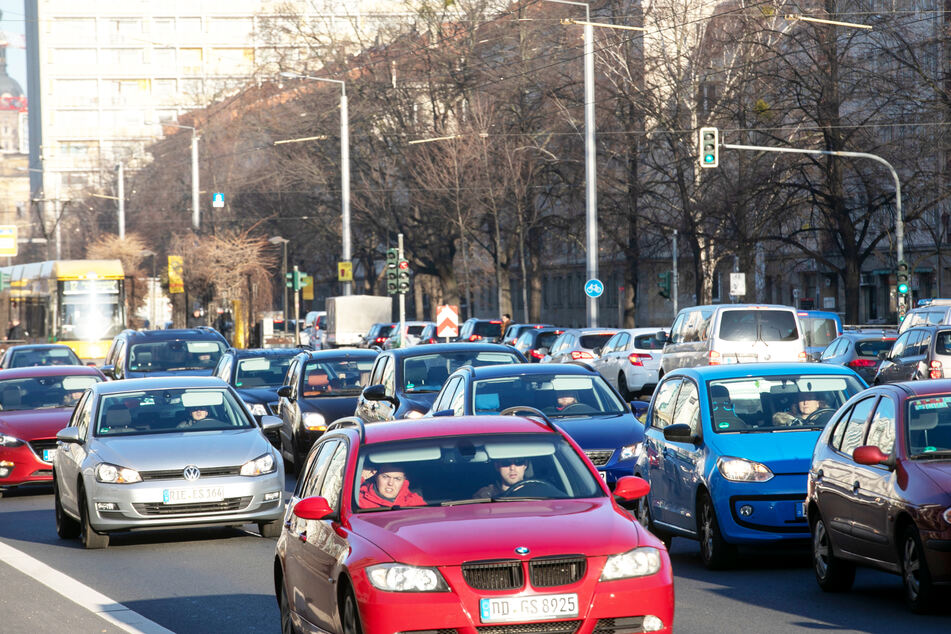 Auch um den Pirnaischen Platz wie hier an der Grunaer Straße kam es zu Stau.
