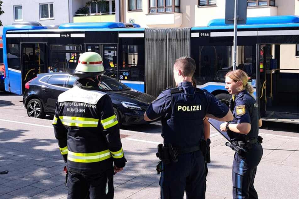 Bei der Notbremsung eines Busses in der Welfenstraße wurden mehrere Menschen verletzt.