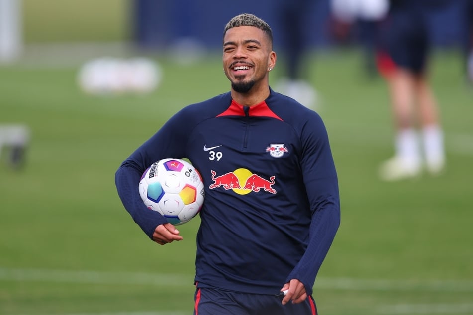 Benjamin Henrichs (27) wird auch in den kommenden Jahren für RB Leipzig kicken.