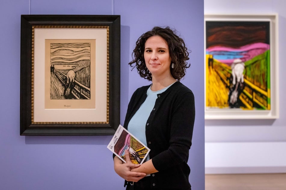 Generaldirektorin Florence Thurmes (44) an einer Originalversion des "Schrei" und "Das Geschrei" von Andy Warhol.