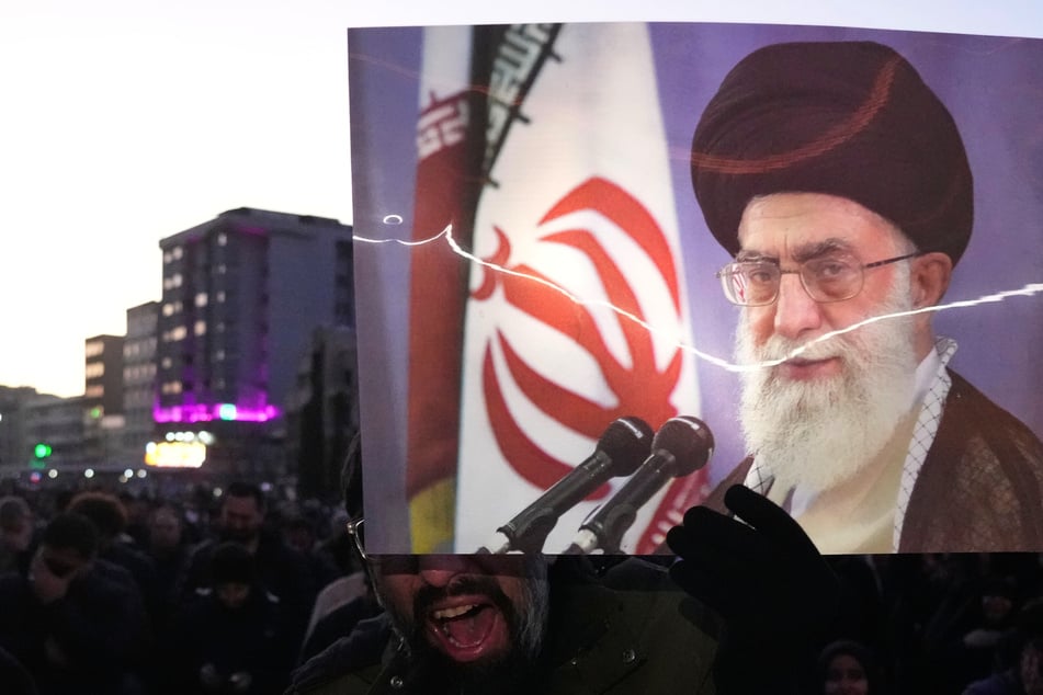 Nahost-Konflikt: Iran bestätigt Tod von Ali Chamenei und kündigt Vergeltung an