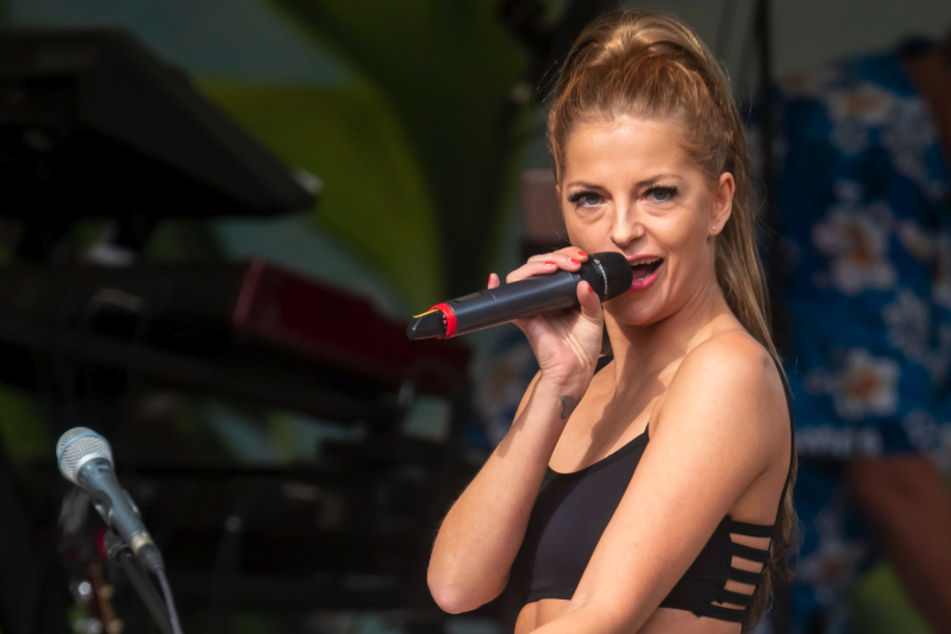 Hoher Besuch aus dem Hause Wettin: Xenia Prinzessin von Sachsen (34) sang Pop-Songs im Stadtpark Reichenbach.