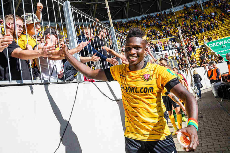 Der Dank der Fans war ihm gewiss: Moussa Koné auf seiner Ehrenrunde nach der Partie.