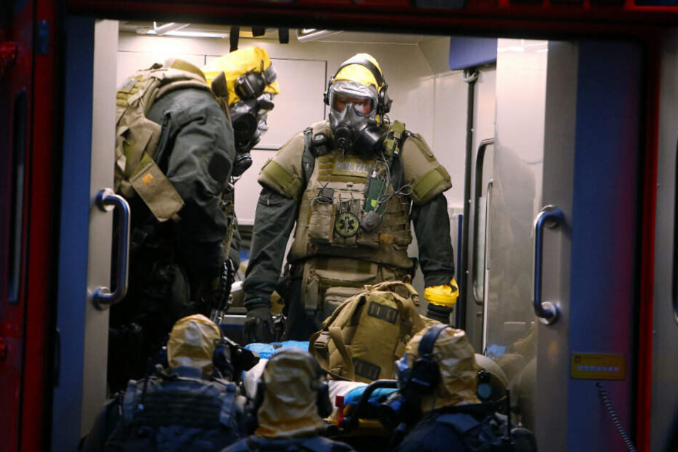Einsatzkräfte sicherten 2018 die Wohnung der mutmaßlichen Terroristen.