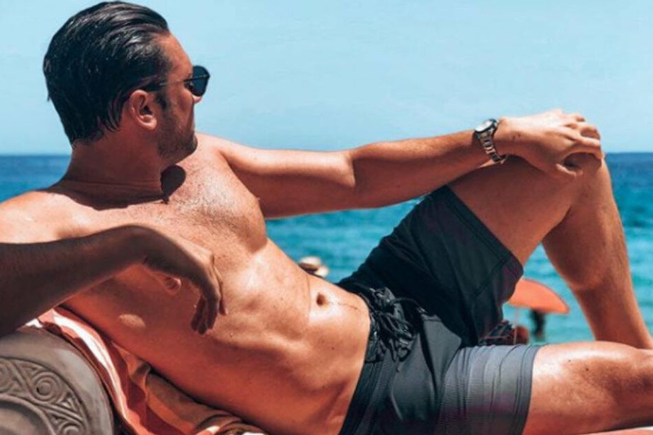 "Wo ist das kleine Bäuchlein hin?" Ex-Bachelor zeigt seinen Sixpack
