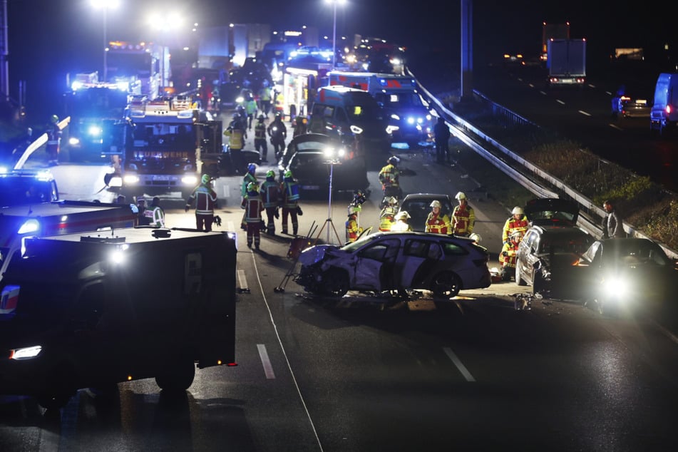 Unfall A81: Crash mit vier Autos: Neun Verletzte auf der A81!