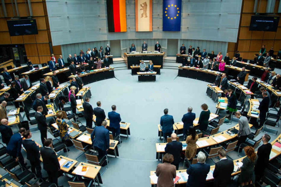 Im Abgeordnetenhaus wurde eine Schweigeminute eingelegt.