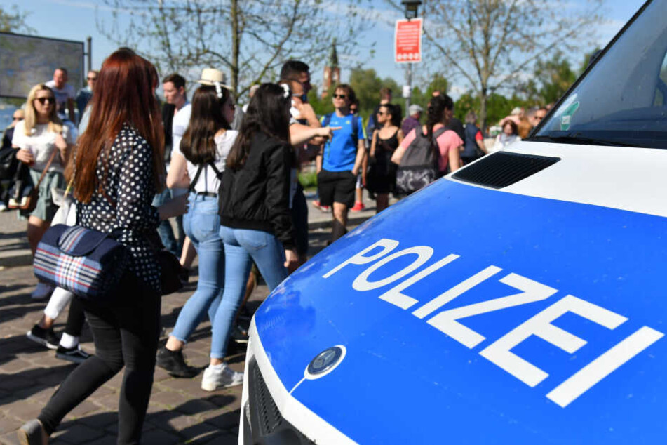 Alkohol, Feierlust und Menschenmengen: Die Besucher des Baumblütenfests in Werder (Havel) hielten die Polizei auf Trab.