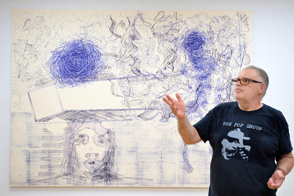 "Vom Stuhl gefallener Akt mit Trompete" heißt die neueste Ausstellung mit Werken von Markus Oehlen (61) in den Kunstsammlungen Chemnitz.