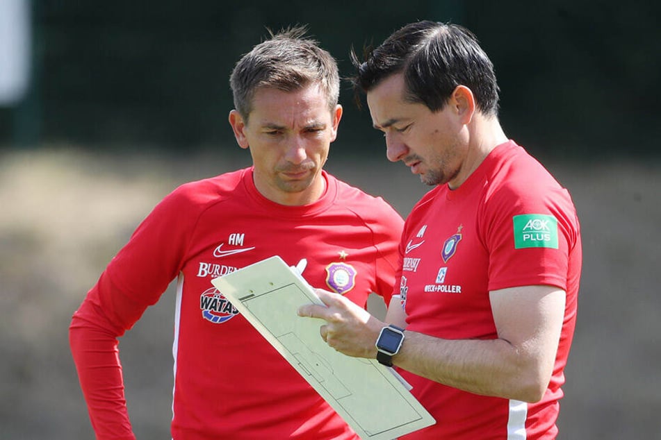 Coach Daniel Meyer (r.), hier mit Bruder und Co André, hat sich beim Thema Mannschaftsrat nach eigener Aussage was Besonderes einfallen lassen.