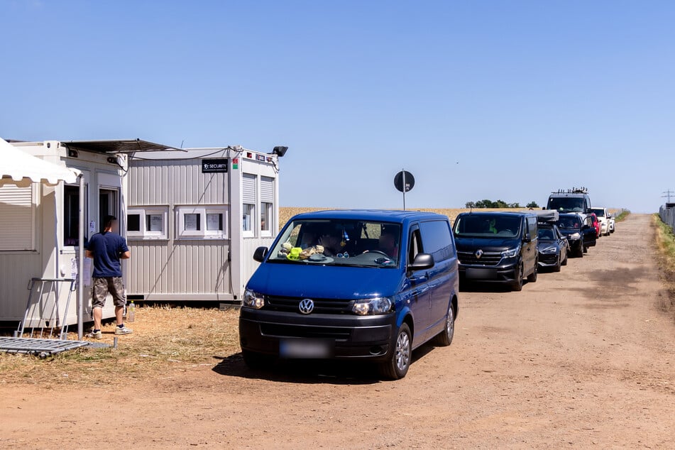 Die ersten Camper sind bereits auf dem Ankerberg angekommen.