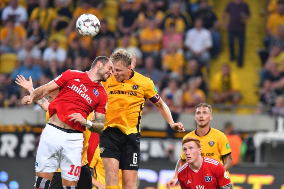 Der HSV gewann im Vorjahr mit 1:0 in Dresden mit Marco Hartmann (r.) Am heutigen Freitag soll es besser laufen.