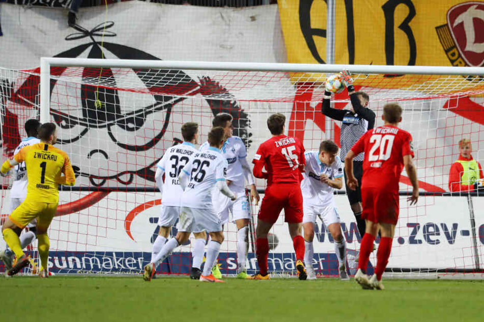 In der Schlussphase stürmte sogar FSV-Keeper Johannes Brinkies (l.) mit - aber auch das half nichts mehr.