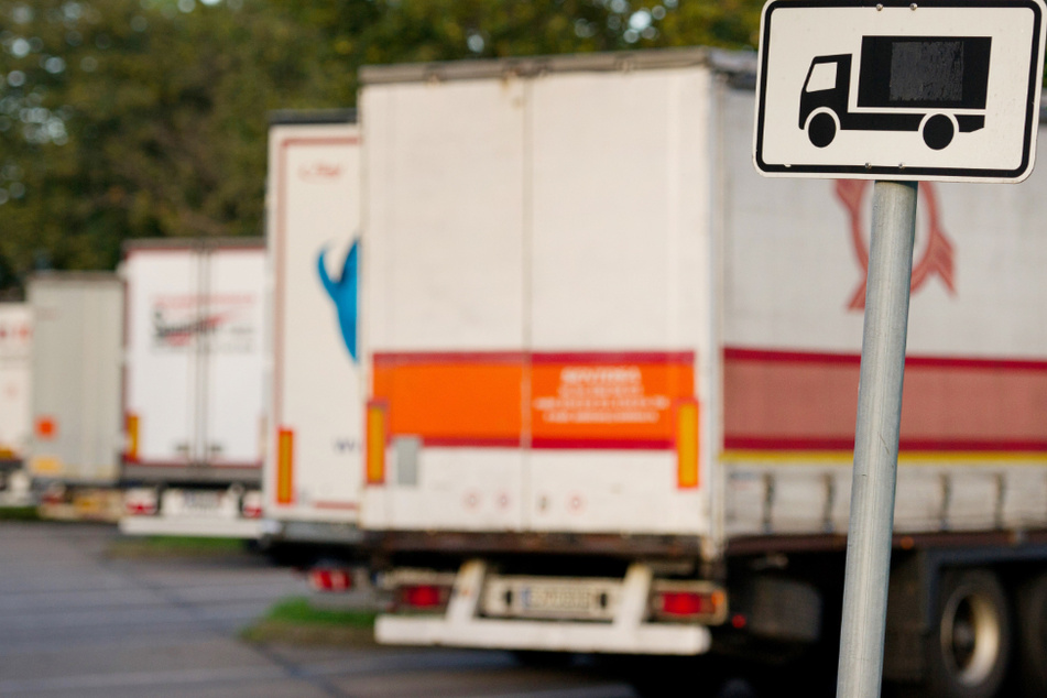Lastwagen mit sieben eingeschleusten Menschen an Bord gestoppt