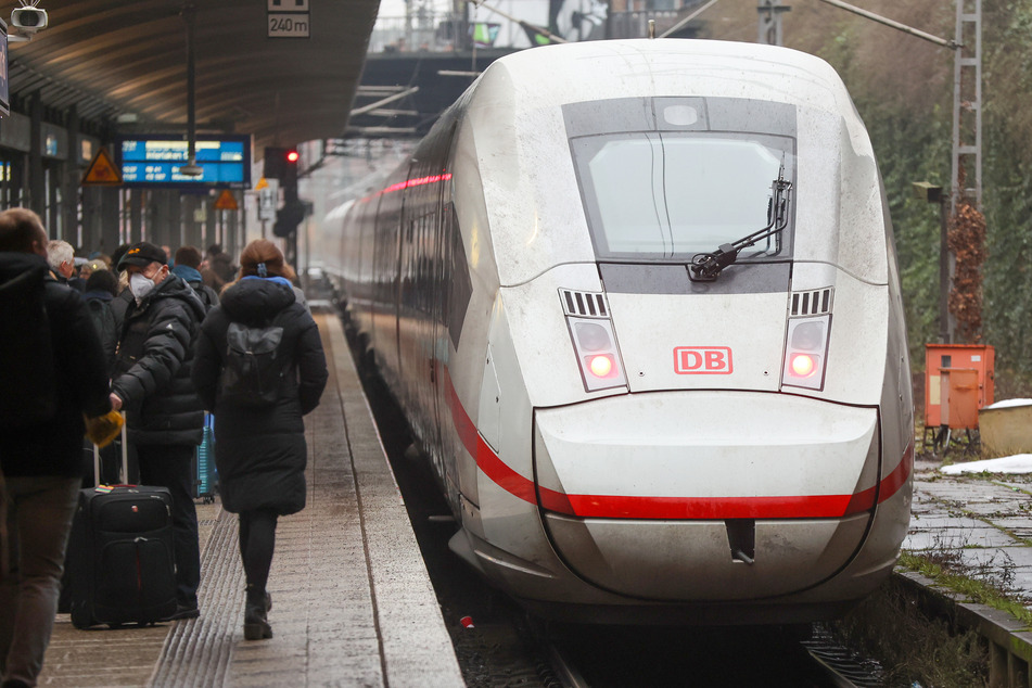 Mit einer neuen Bahngesellschaft auf europäischer Ebene will Die Linke die Lage der Deutschen Bahn verbessern. (Symbolbild)