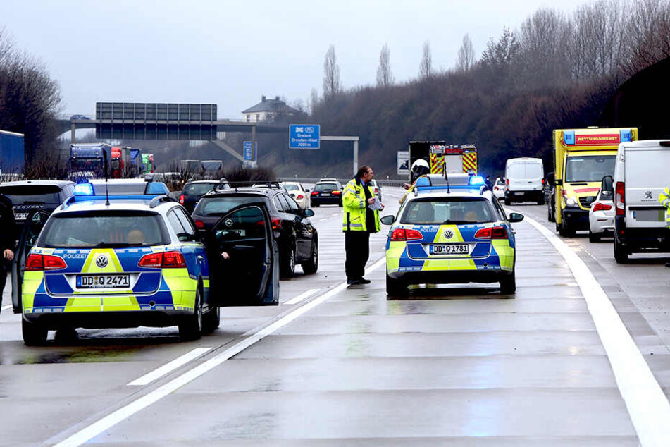 Die Polizei leitete den Verkehr an der Unfallstelle vorbei?