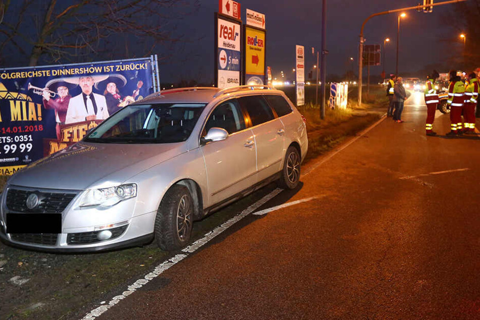 Das Kind lief vor einen VW und wurde verletzt.