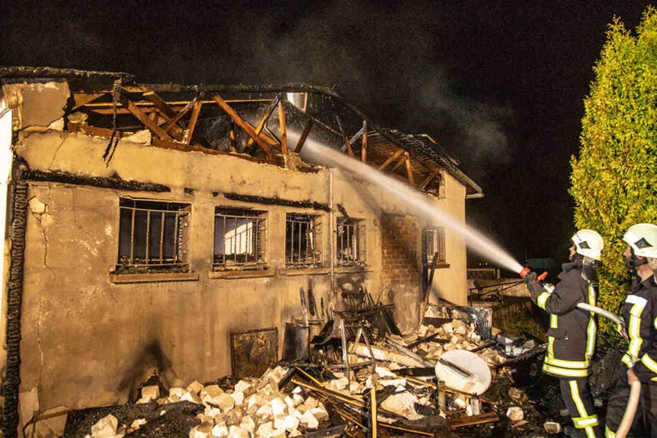 In Schmölln hat er erneut gebrannt: Erst vor ein paar Wochen stand nur etwa 200 Meter entfernt ein riesiger Holzhaufen in Flammen.