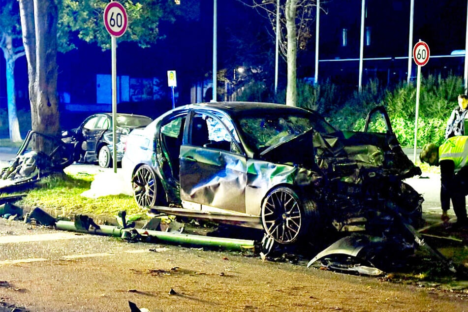 Schlimmer Unfall am Feiertag: Rentner stirbt, vier Menschen teils schwer verletzt