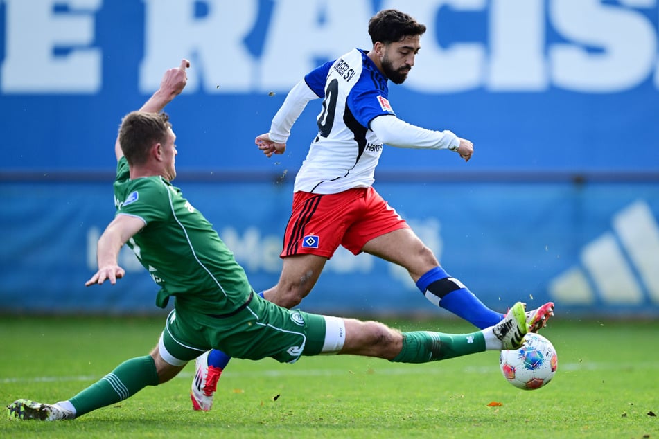 Der HSV führt zur Pause deutlich mit 3:0 gegen den FC Groningen. Zu den Torschützen gehörte auch Immanuël Pherai.
