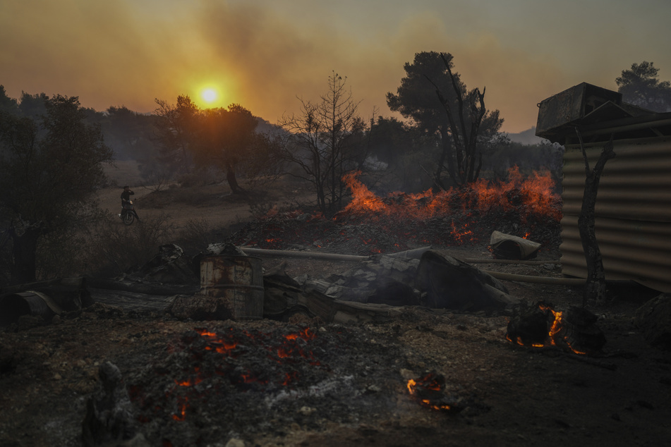 Die Waldbrände in Griechenland haben bereits zahlreiche Häuser zerstört.