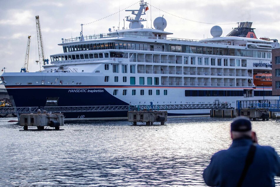 Die "Hanseatic Inspiration" liegt in Wismar im Hafen.