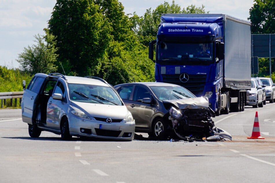 An beiden Autos entstand ein hoher Sachschaden.