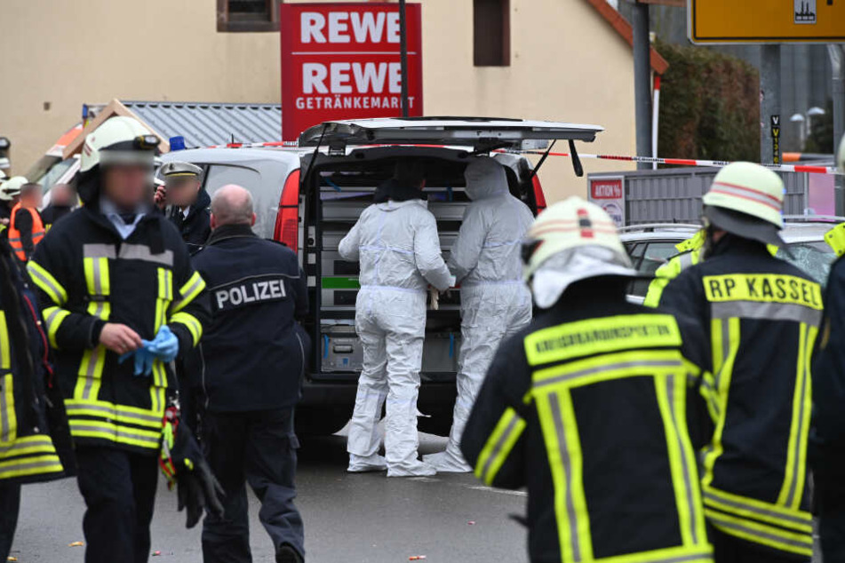Die Unfallstelle in Volkmarsen mit dem Auto, das in einen Karnevalsumzug gerast sein soll.