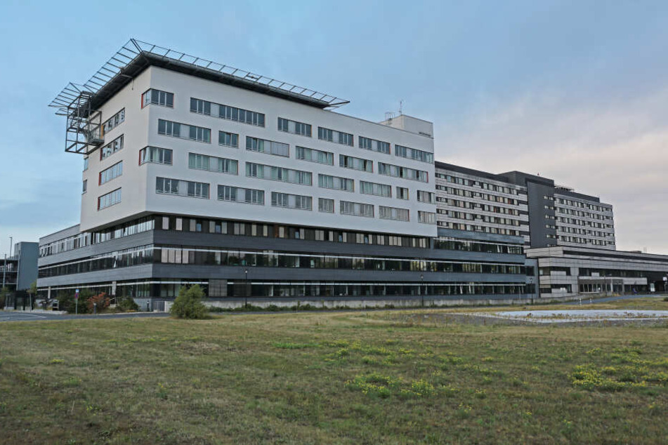 Der Brand loderte gegen 4 Uhr nachts in dem Kölner Krankenhaus.